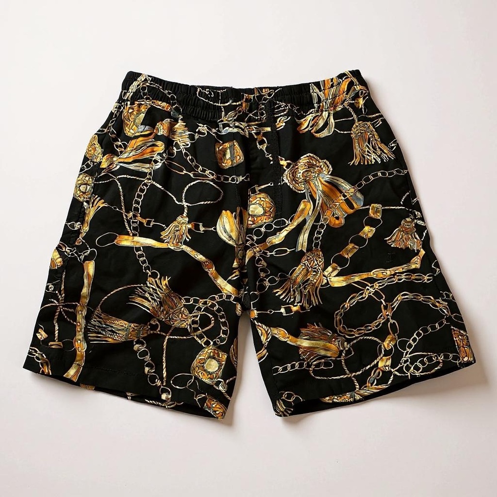🖤✨ Meet “The Golden Chain Vibe Shorts” ✨🖤